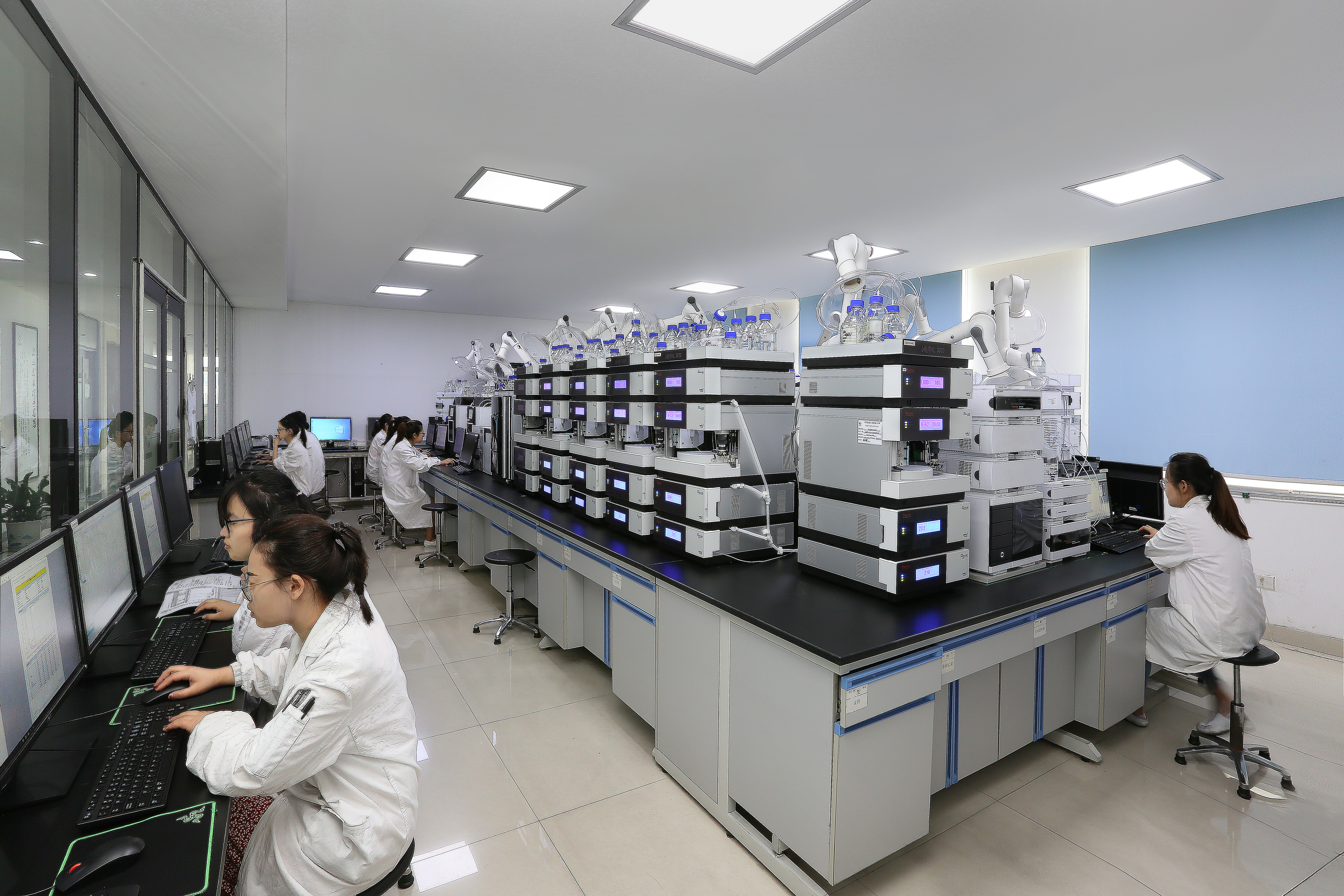 研发QC液相室--高效液相色谱仪